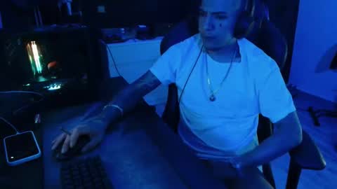 Snapshot of guayaco_ chatting on October 2025 03:56:02 AM Guayaco online show from October 2025 03:56:02 AM