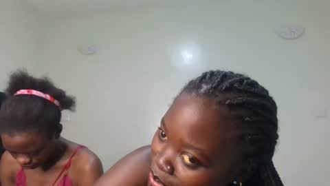 gud_lunah1 online show from June 2026 04:00:02 PM