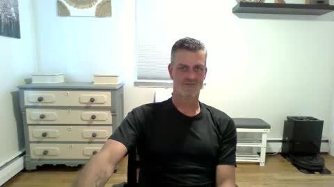 gudguy2025 online show from June 2026 04:24:02 PM