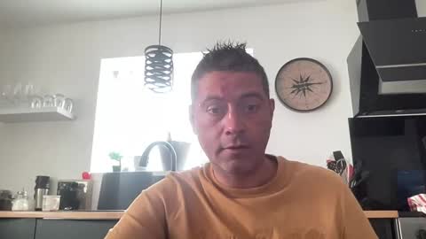 Snapshot of guil0 chatting on September 2025 10:14:01 AM guil0 online show from September 2025 10:14:01 AM