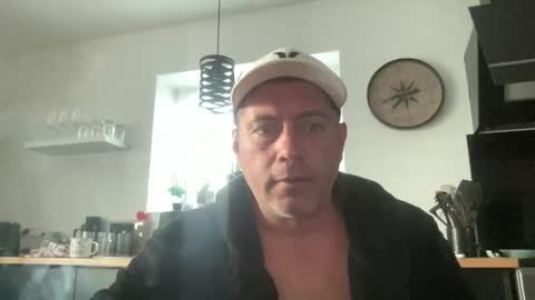 Snapshot of guil0 chatting on September 2025 09:42:02 AM guil0 online show from September 2025 09:42:02 AM