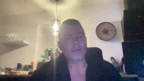 Snapshot of guil0 chatting on September 2025 07:13:02 AM guil0 online show from September 2025 07:13:02 AM