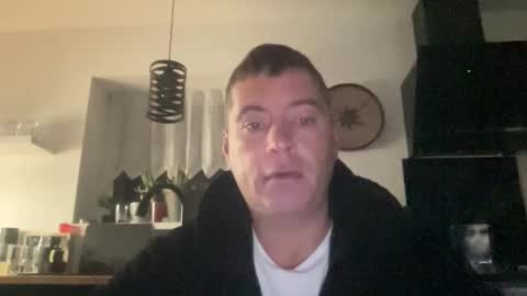 Snapshot of guil0 chatting on October 2025 06:08:02 AM guil0 online show from October 2025 06:08:02 AM