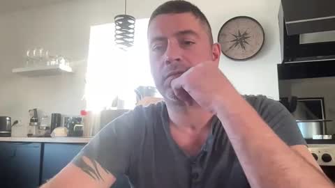 Snapshot of guil0 chatting on October 2025 07:37:02 PM guil0 online show from October 2025 07:37:02 PM