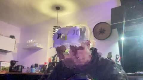 Snapshot of guil0 chatting on November 2025 10:43:01 PM guil0 online show from November 2025 10:43:01 PM