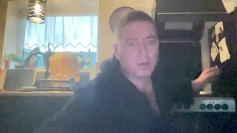 Snapshot of guil0 chatting on November 2025 10:37:01 AM guil0 online show from November 2025 10:37:01 AM