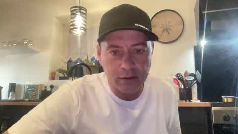 Snapshot of guil0 chatting on January 2026 08:36:02 PM guil0 online show from January 2026 08:36:02 PM