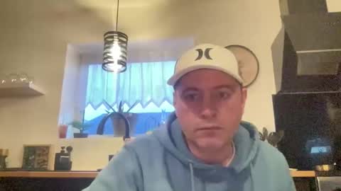 Snapshot of guil0 chatting on January 2026 08:25:02 PM guil0 online show from January 2026 08:25:02 PM