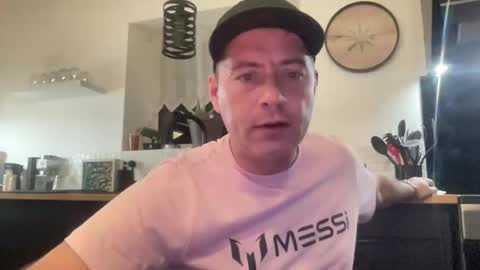 Snapshot of guil0 chatting on January 2026 10:47:01 PM guil0 online show from January 2026 10:47:01 PM