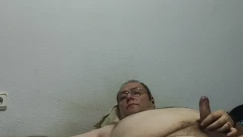 Snapshot of guillervlc chatting on August 2026 04:15:02 AM guillervlc online show from August 2026 04:15:02 AM