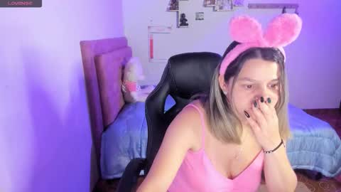 Hello Im Julieta Im 25 years old welcome to my room have fun and be happy. online show from October 2025 01:28:01 AM