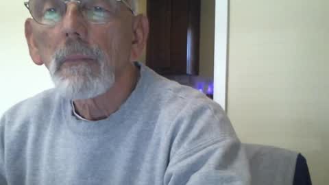 Snapshot of gulfcoast1952 chatting on January 2025 05:02:01 PM Roy online show from January 2025 05:02:01 PM