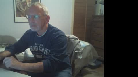 Snapshot of gulfcoast1952 chatting on December 2025 01:02:01 AM Roy online show from December 2025 01:02:01 AM