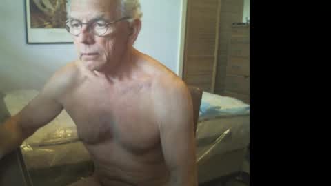 Snapshot of gulfcoast1952 chatting on April 2026 03:31:02 PM Roy online show from April 2026 03:31:02 PM