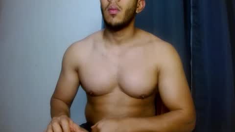 Snapshot of gurushake chatting on February 2026 10:19:01 PM holl latino online show from February 2026 10:19:01 PM