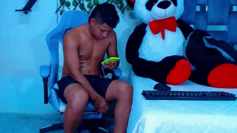 Snapshot of gurxxxt chatting on November 2025 06:08:02 PM Hakim online show from November 2025 06:08:02 PM