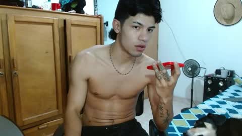 Snapshot of guts_x chatting on December 2024 01:37:01 AM Guts online show from December 2024 01:37:01 AM