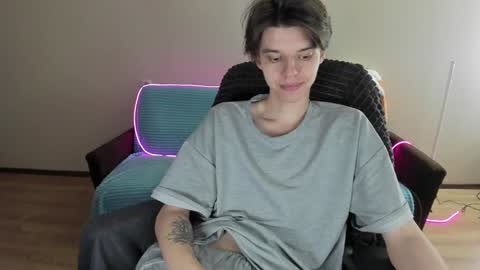 guy_liam1 online show from December 2024 07:43:01 PM