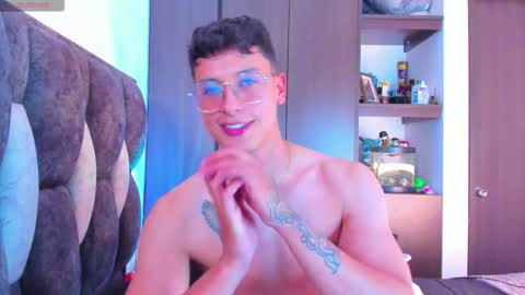 Snapshot of guy_twinks chatting on September 2025 01:42:01 AM Gabriel online show from September 2025 01:42:01 AM