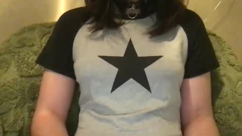 gwenmothly online show from March 2026 02:37:01 AM