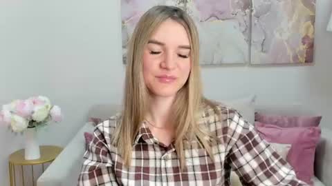 gwensmitt online show from June 2026 10:01:02 PM