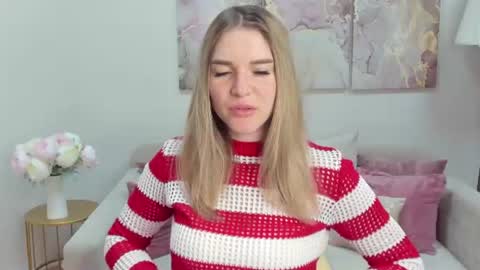 gwensmitt online show from June 2026 09:50:01 PM