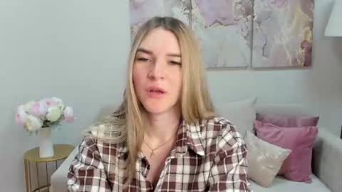 gwensmitt online show from June 2026 09:43:02 PM