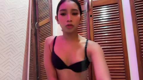 gwyneth_licious online show from May 2026 12:12:02 PM