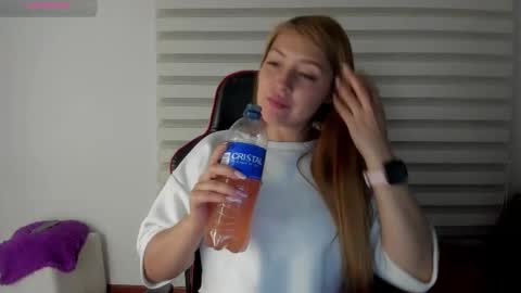 Snapshot of gwyneth_paltrow chatting on October 2025 03:15:02 AM online show from October 2025 03:15:02 AM