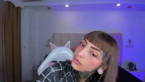 gyal_8_ online show from November 2025 05:21:02 AM