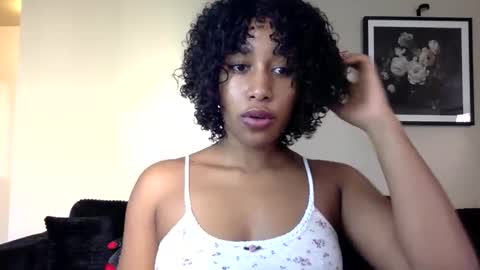 Snapshot of gyalxoxo chatting on December 2025 03:40:02 PM gyalxoxo online show from December 2025 03:40:02 PM