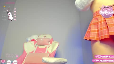 Snapshot of gylaxie chatting on December 2024 12:18:02 PM online show from December 2024 12:18:02 PM