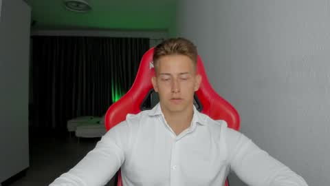 Oliver online show from November 2025 10:32:02 PM