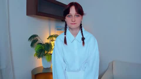 Kelly  Lilly online show from September 2025 07:03:02 PM