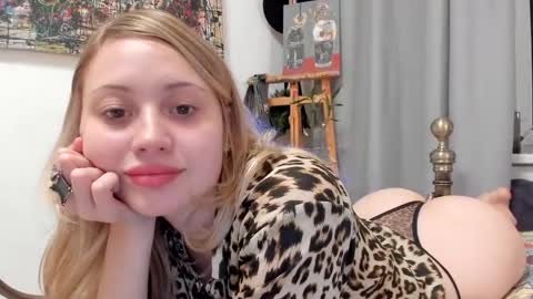 h0ney__bunny online show from October 2025 06:50:02 PM