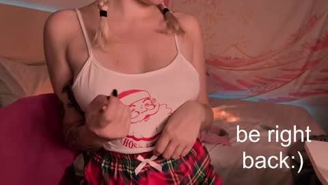 Snapshot of h2h0e chatting on February 2025 07:04:02 PM Lana online show from February 2025 07:04:02 PM