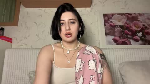 Snapshot of h3l9a_pataki chatting on November 2025 12:49:01 PM Helga online show from November 2025 12:49:01 PM