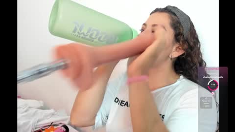 Snapshot of hade_cute2 chatting on January 2025 08:01:01 PM hade_cute2 online show from January 2025 08:01:01 PM