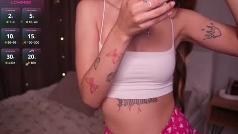 Snapshot of hadleynichols chatting on June 2026 01:12:02 AM Hi Im Rebecca Glad to see you in my room PVT is open online show from June 2026 01:12:02 AM