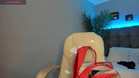 Snapshot of hailey_bieber_ chatting on February 2026 08:49:01 PM hailey_bieber_ online show from February 2026 08:49:01 PM