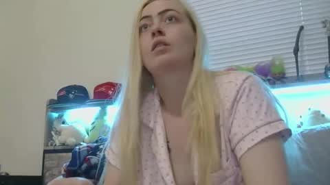 Snapshot of haileyakuma69 chatting on December 2025 10:14:01 PM Hailey and d online show from December 2025 10:14:01 PM