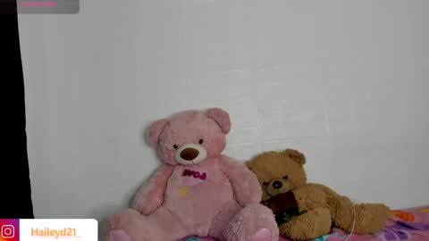 Snapshot of haileyduke chatting on April 2026 11:42:01 PM Hailey online show from April 2026 11:42:01 PM