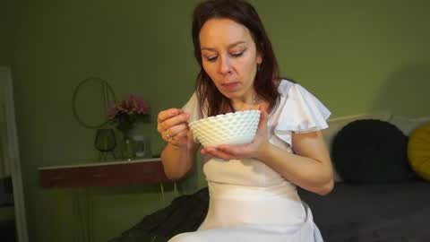 Snapshot of haileymoon85 chatting on February 2025 04:29:01 AM Hailey online show from February 2025 04:29:01 AM