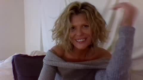 Hailey online show from December 2024 03:49:01 AM