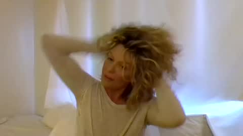 Hailey online show from January 2025 11:49:02 PM