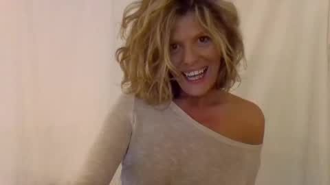 Hailey online show from January 2025 02:11:02 AM