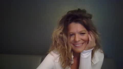 Hailey online show from October 2025 09:02:01 PM