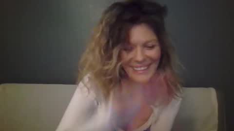 Hailey online show from October 2025 09:25:02 PM