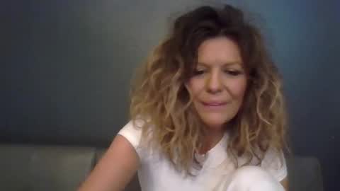 Hailey online show from November 2025 09:24:02 PM