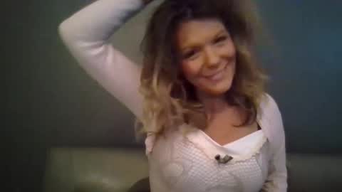 Hailey online show from December 2025 09:33:01 PM